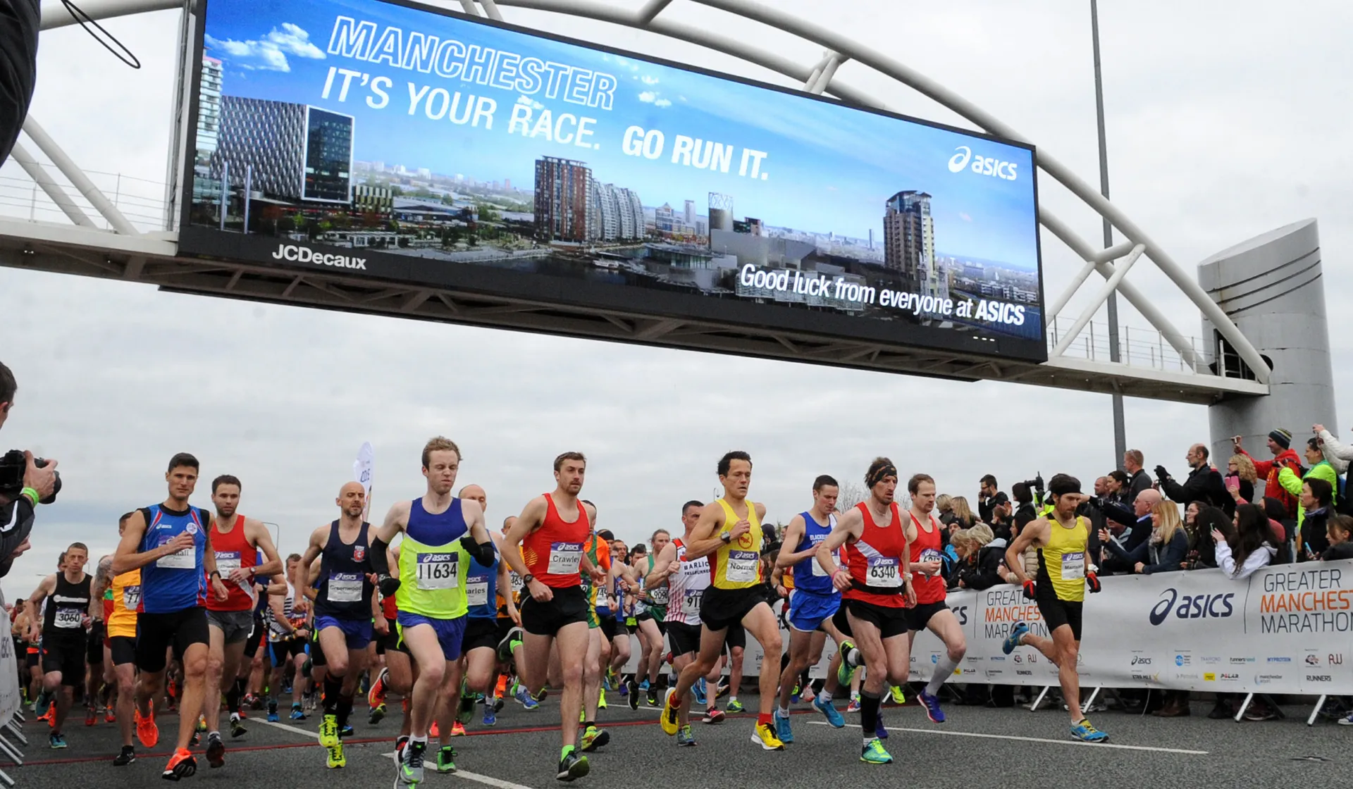 Runners starting the Manchester Marathon