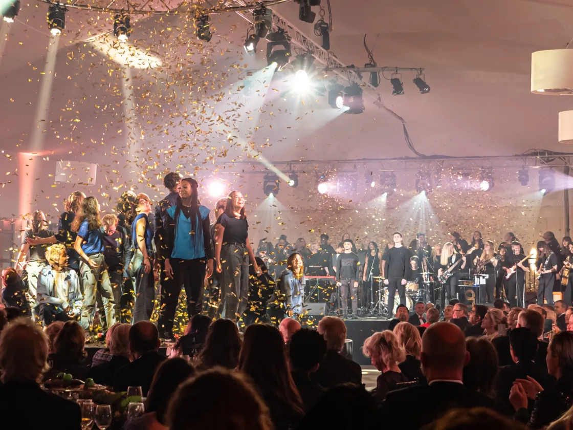 chickenshed performing at kensington palace, lot's of confetti falling on stage