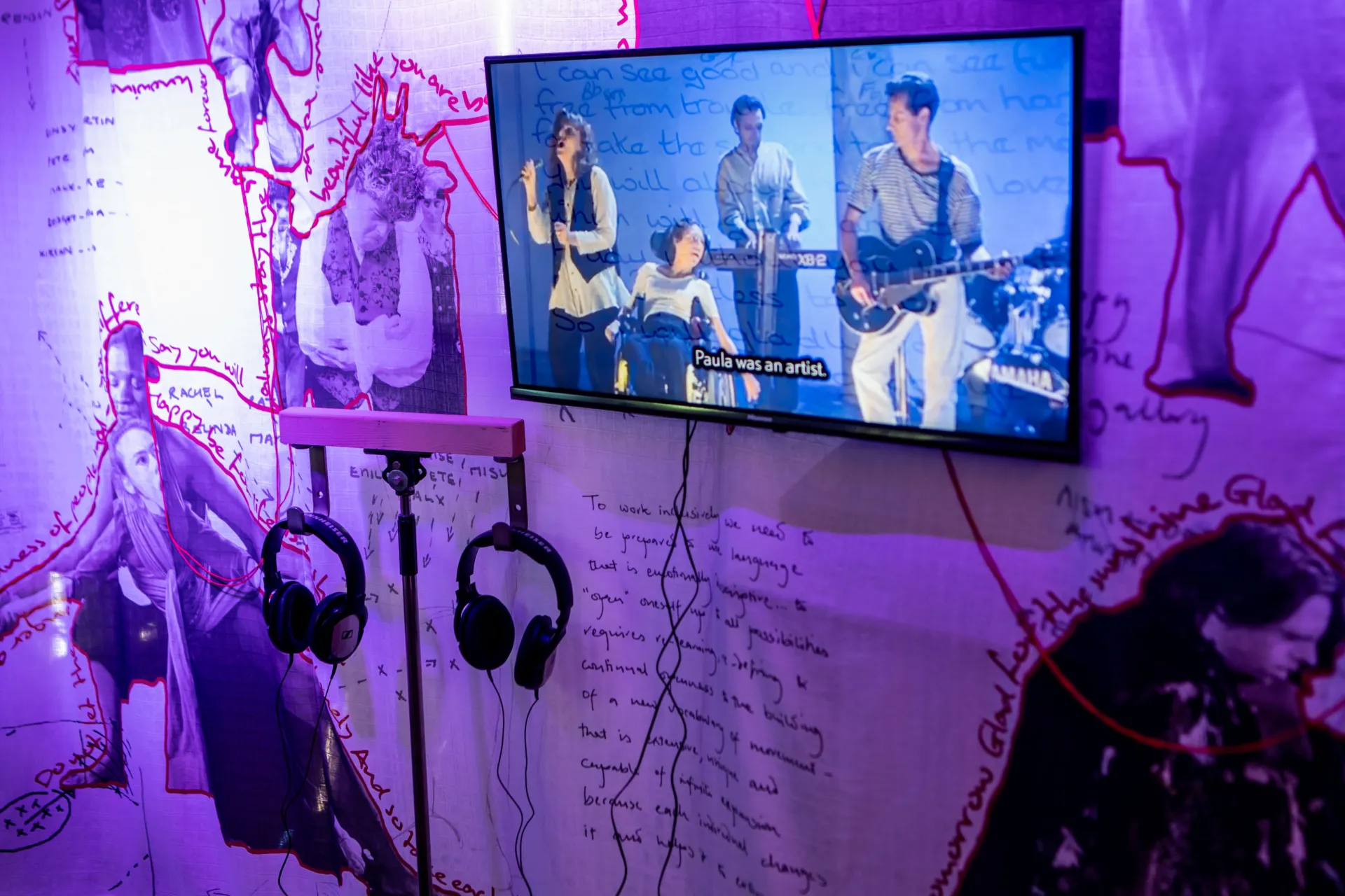 Screen showing Paula Reese performing