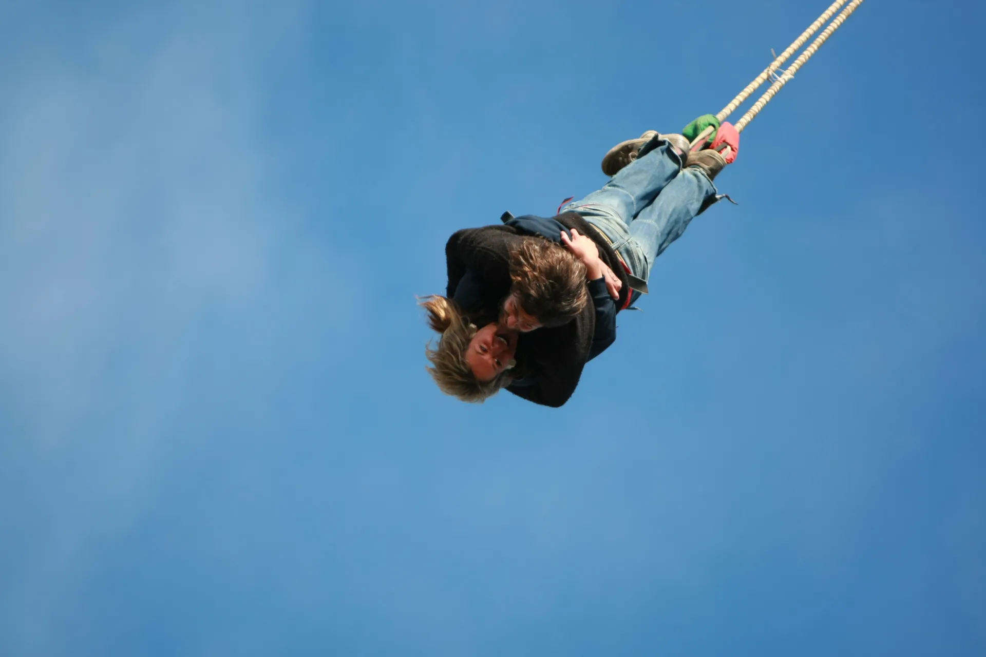 two people do a bungee jump