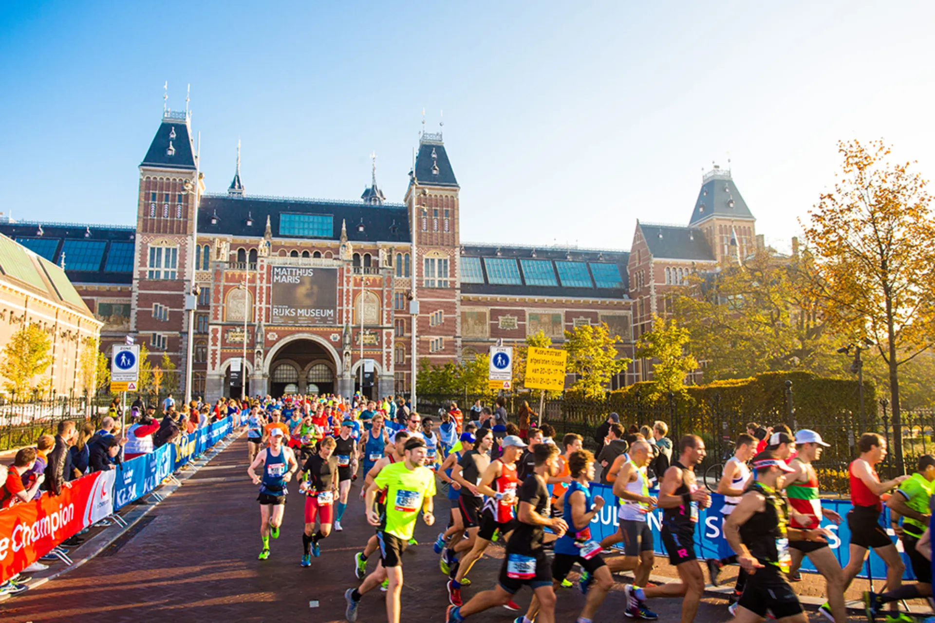 Runners at the Rijks Museum in Amsterdam
