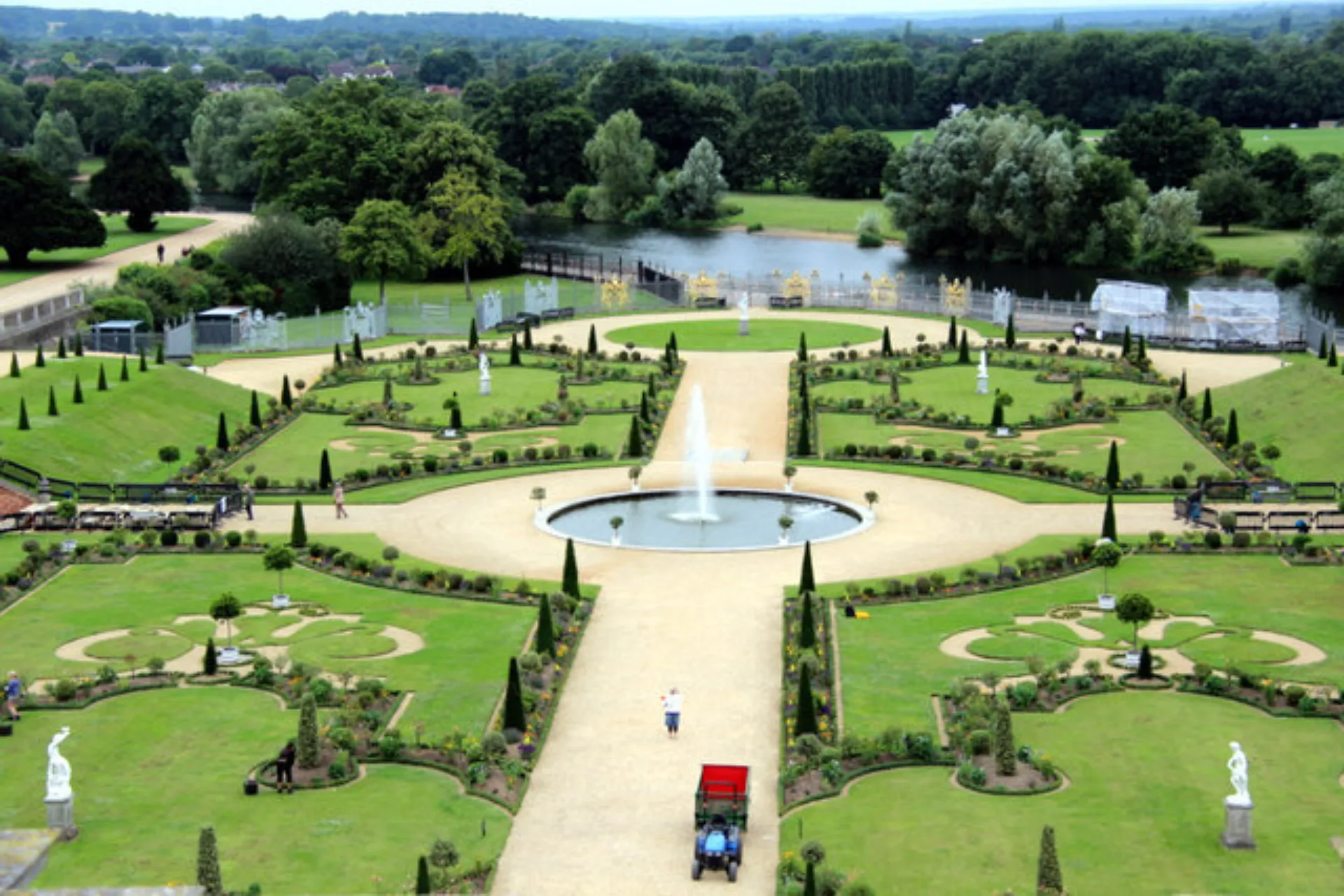 a bird's eye view of the Hampton Court Palace gardens